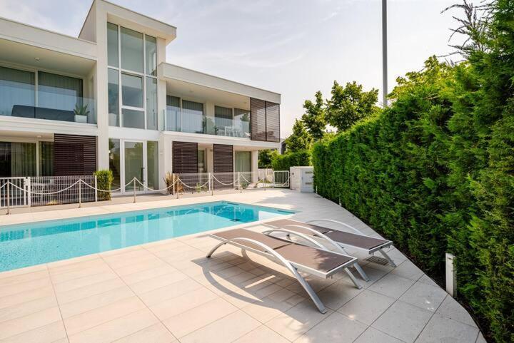 Apartment Luma With Pool ليدو دي يسولو المظهر الخارجي الصورة