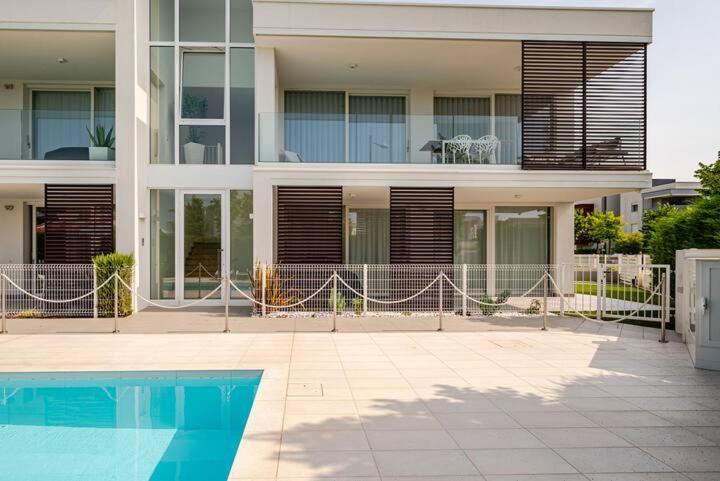 Apartment Luma With Pool ليدو دي يسولو المظهر الخارجي الصورة